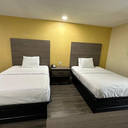 Rodeway Inn & Suites Hwy 290 Nw Хьюстон Экстерьер фото