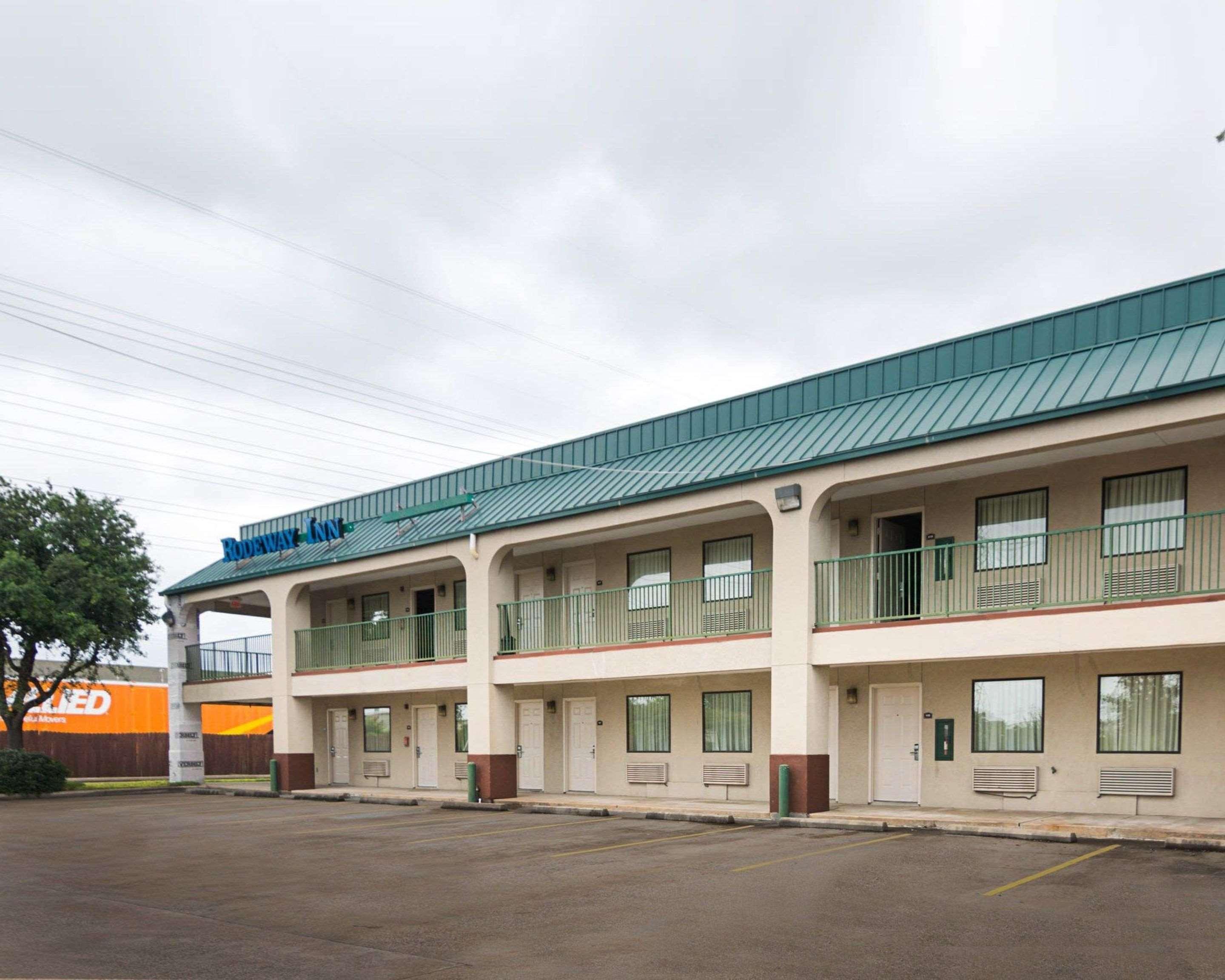 Rodeway Inn & Suites Hwy 290 Nw Хьюстон Экстерьер фото