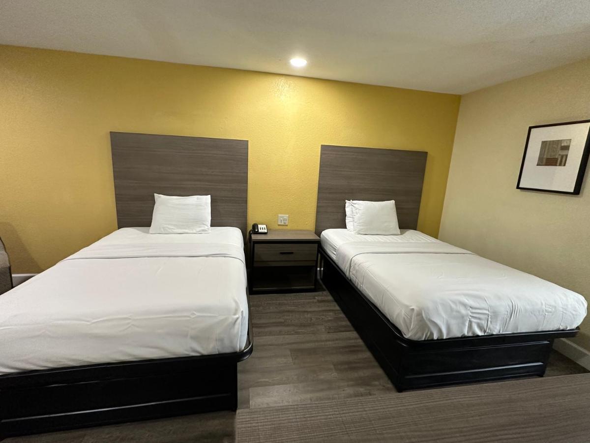 Rodeway Inn & Suites Hwy 290 Nw Хьюстон Экстерьер фото