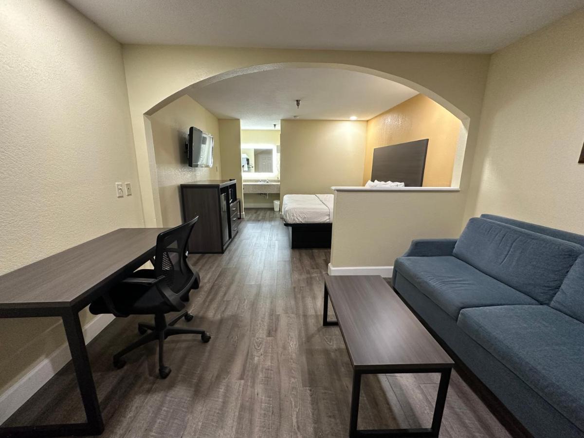 Rodeway Inn & Suites Hwy 290 Nw Хьюстон Экстерьер фото