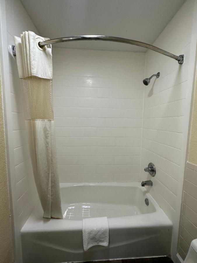 Rodeway Inn & Suites Hwy 290 Nw Хьюстон Экстерьер фото