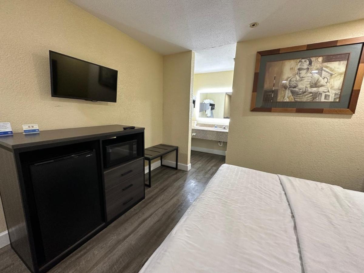 Rodeway Inn & Suites Hwy 290 Nw Хьюстон Экстерьер фото