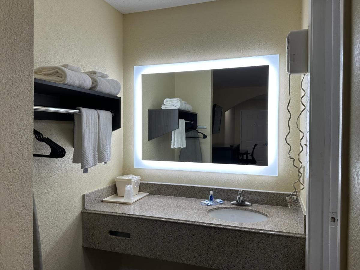 Rodeway Inn & Suites Hwy 290 Nw Хьюстон Экстерьер фото